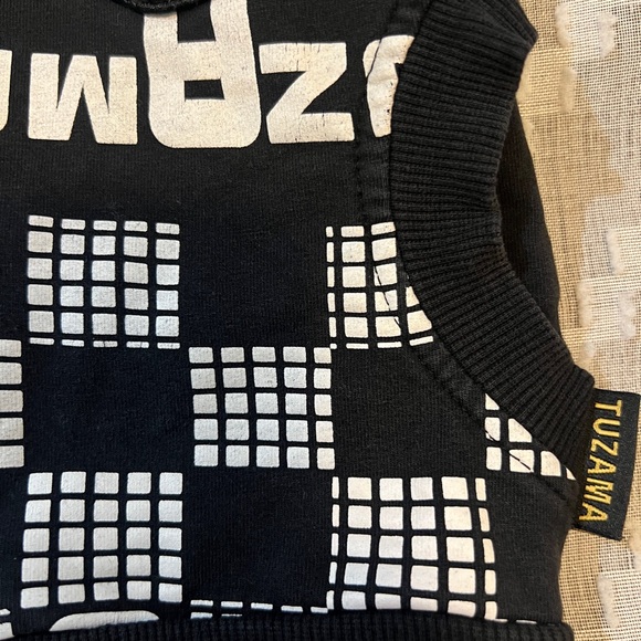 Baby boy black and white hoddie zippered vest, size 2t - Picture 4 of 6